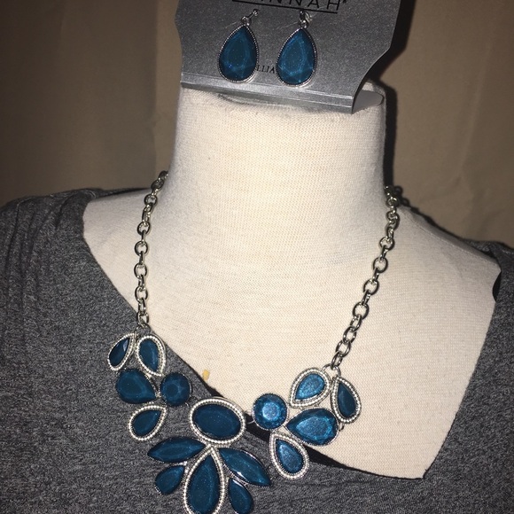 Hannah Necklace and Earrings set - Picture 4 of 5